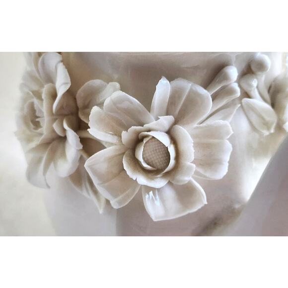 TEAPOT-I. Godinger & Co.-Cream Color-Porcelain-Molded Flowers-Holds 4 cups - Picture 8 of 14